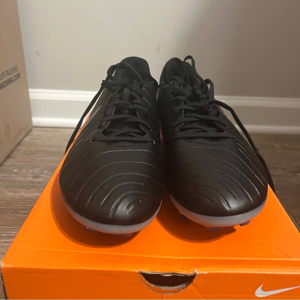 Men’s Nike Tiempo Legend 10 Club multi ground cleats 11 gently used